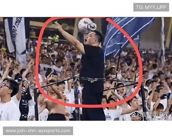 UFC飞踢直接踹飞护具,场馆沸腾!这场比赛注定成经典 UFC飞踢直接踹飞护具,场馆沸腾!这场比赛注定成经典