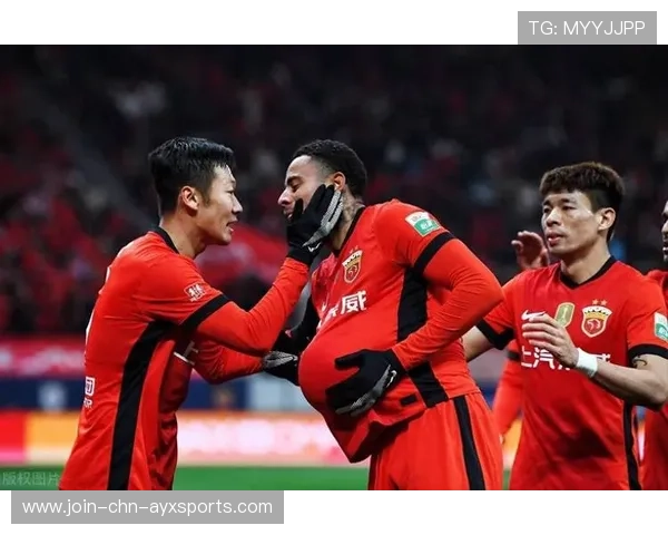 上海海港李明突破建功,徐新助攻得手——在风雨中的信念与城市的热爱 上海海港李明突破建功,徐新助攻得手——在风雨中的信念与城市的热爱